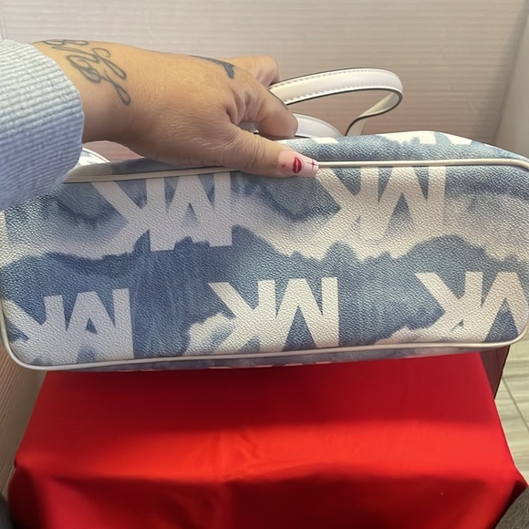 NWT Michael Kors Jet Set Blue Cloud Tote Bag - Picture 3 of 11